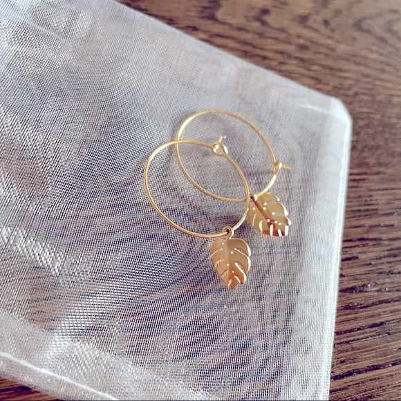 Gold Monstera Hoop Earrings 🪴 - Picture 2 of 2